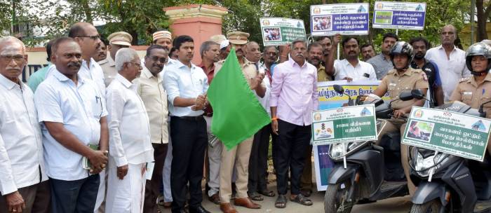 சாலைப்பாதுகாப்பு மாதம் -2026 முன்னிட்டு,இருசக்கர வாகன ஓட்டுநர்களுக்கு  இருசக்கர வாகன விழிப்புணர்வு பேரணியை மாவட்ட ஆட்சித்தலைவர் அவர்கள் தொடங்கி வைத்தார்.