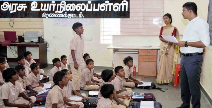 ஆணைக்குட்டம் ஊராட்சியில் உள்ள அரசு உயர்நிலைப்பள்ளியில்மாவட்ட ஆட்சித்தலைவர் அவர்கள் நேரில் சென்று பார்வையிட்டு, மாணவர்களுடன் கலந்துரையாடி, கல்வி தரம் குறித்து ஆய்வு .