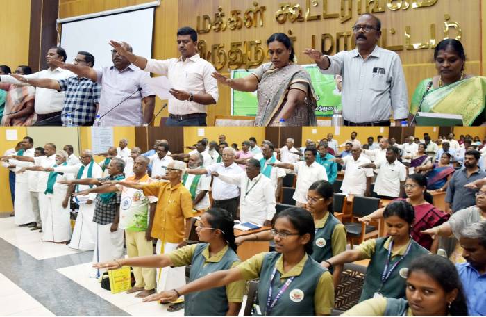 உலகத் தாய்மொழி நாள் தினத்தை முன்னிட்டு உலகத் தாய்மொழி நாள் உறுதிமொழியினை அனைத்து அரசு அலுவலர்களும் ஏற்றுக் கொண்டனர்.