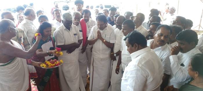 விருதுநகர் மாவட்டம் வத்திராயிருப்பில் நெடுஞ்சாலைத்துறை சார்பில்  புதிய புறவழிச்சாலை அமைக்கும் பணிகளுக்கு  அமைச்சர்  அவர்கள் அடிக்கல் நாட்டி பணிகளை தொடங்கி வைத்தார்.