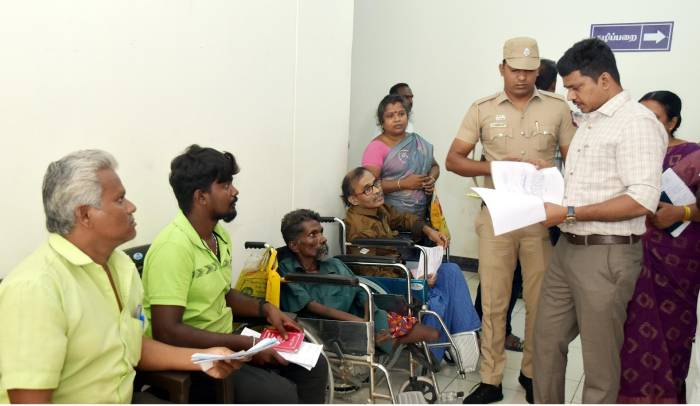 மக்கள் விருதுநகர் மாவட்டத்தில் மக்கள் குறைதீர்க்கும் நாள் கூட்டம் மாவட்ட ஆட்சியர் அவர்கள் தலைமையில் நடைபெற்றது.