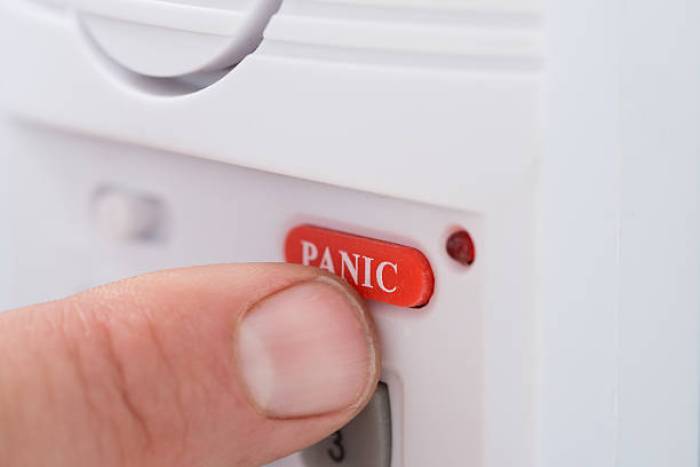 அனைத்து டாக்ஸிகளிலும் Panic Button கட்டாயம்! 
