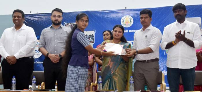 அரசு உதவி பெறும் பள்ளி மாணவர்களுக்கு நடத்தப்பட்ட அகில இந்திய நுழைவுத்தேர்வுகளுக்கான பயிற்சி வகுப்பின் நிறைவு விழா .