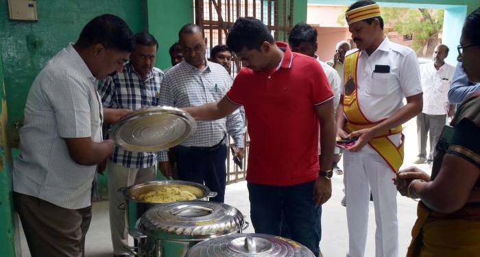 இராஜபாளையம் நகராட்சிப் பகுதியில் மேற்கொள்ளப்பட்டு வரும் பணிகளை மாவட்ட ஆட்சியர்  அவர்கள் நேரில் ஆய்வு.