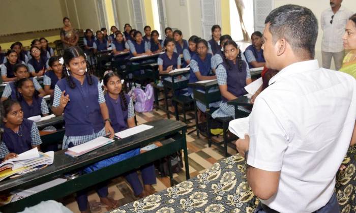 அரசுப்பள்ளி மாணவர்கள்  உயர்கல்வி நிறுவனங்களில்  கல்வி பயில தயார் செய்யும் வகையில் வெற்றிப்பள்ளி திட்டத்தின் கீழ் நடைபெற்று வரும் பயிற்சி வகுப்புகள்.