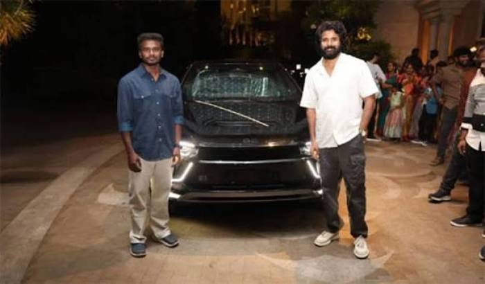 தாய் கிழவி' இயக்குநருக்கு கார் பரிசு.