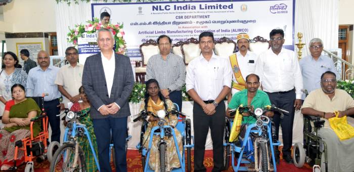 288 மாற்றுத்திறனாளிகளுக்கு  உதவி உபகரணங்களை மாவட்ட ஆட்சித்தலைவர் அவர்கள் வழங்கினார்.