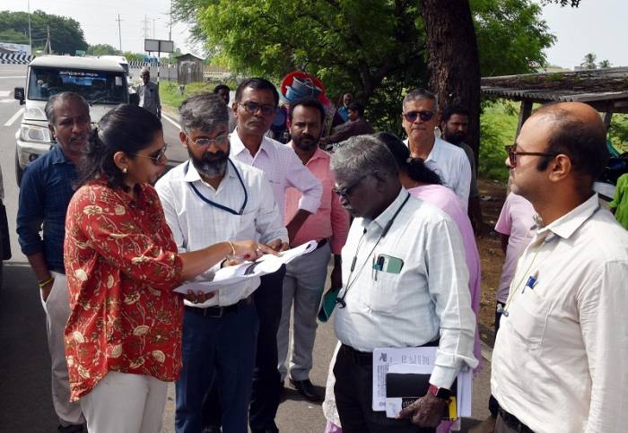 நெடுஞ்சாலைப் பணிகளை மாவட்ட ஆட்சித்தலைவர் , அவர்கள் ஆய்வு செய்தார்.